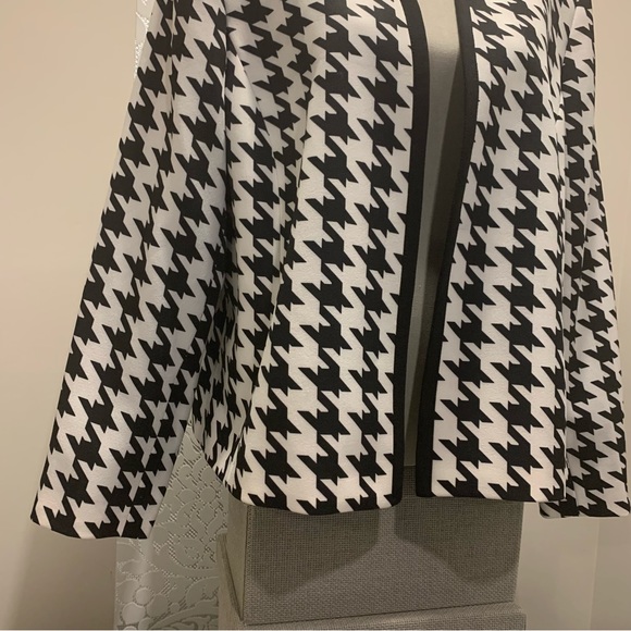Tahari | Black & White Houndstooth Patterned Open-Front Blazer - Picture 3 of 9
